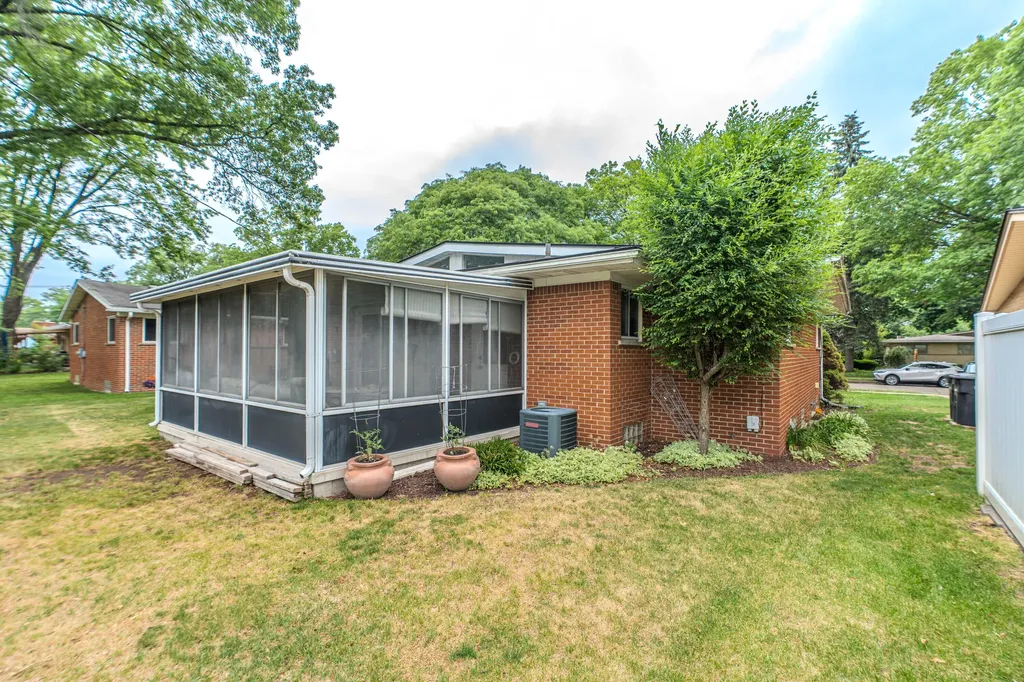 32973 Grennada Street Livonia City MI 48154