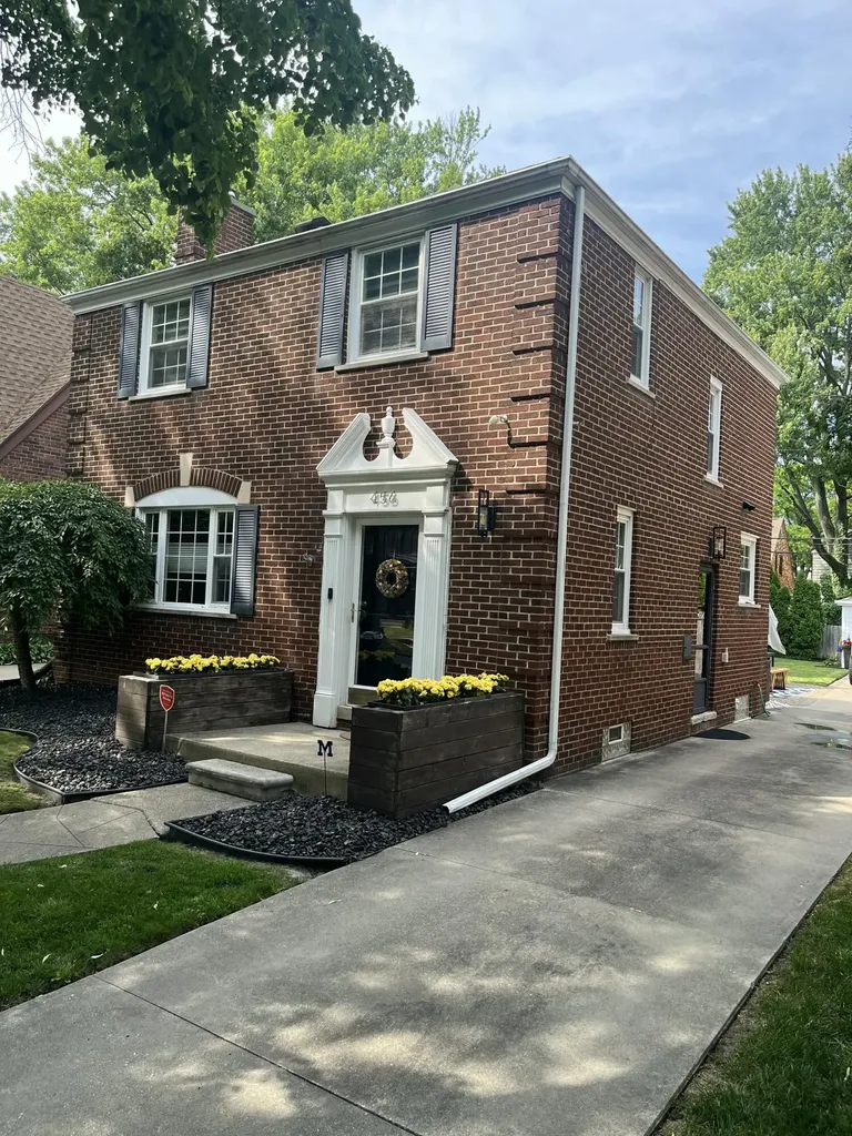 456 Manor Street Grosse Pointe Farms City MI 48236