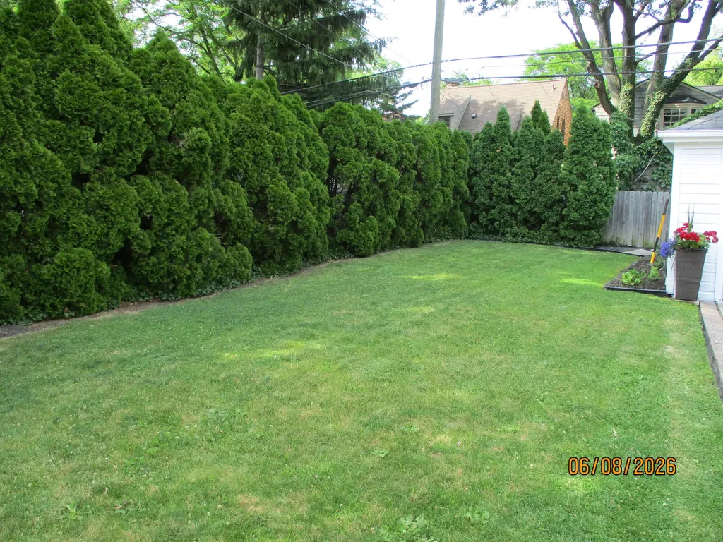 456 Manor Street Grosse Pointe Farms City MI 48236