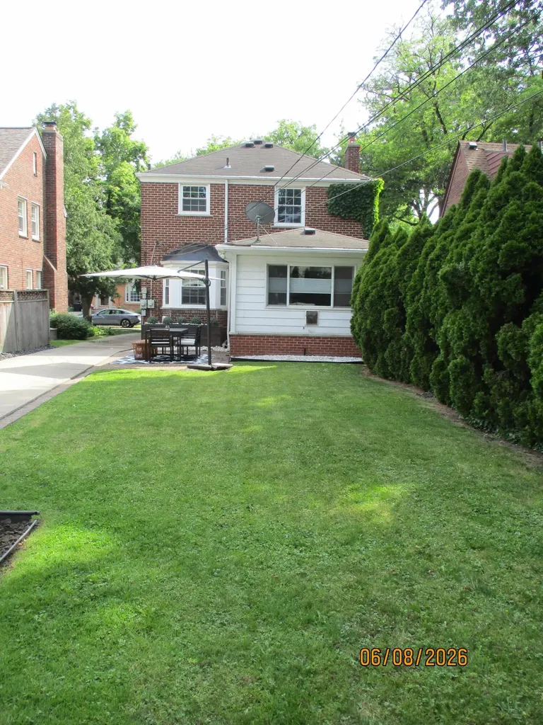 456 Manor Street Grosse Pointe Farms City MI 48236