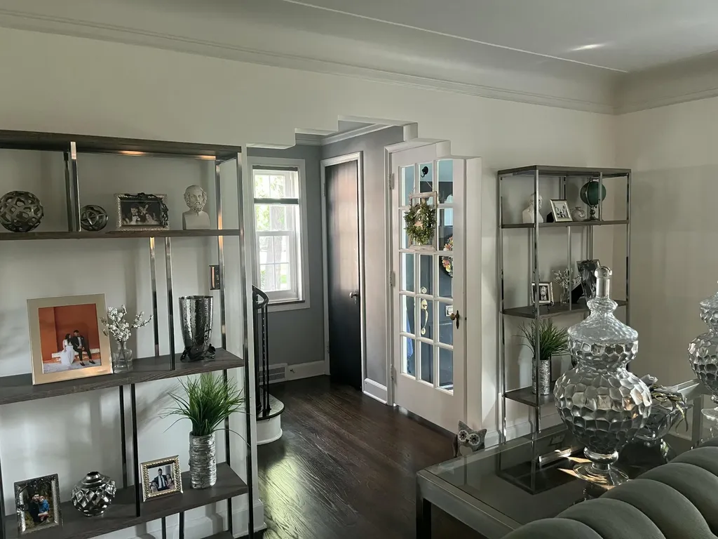 456 Manor Street Grosse Pointe Farms City MI 48236