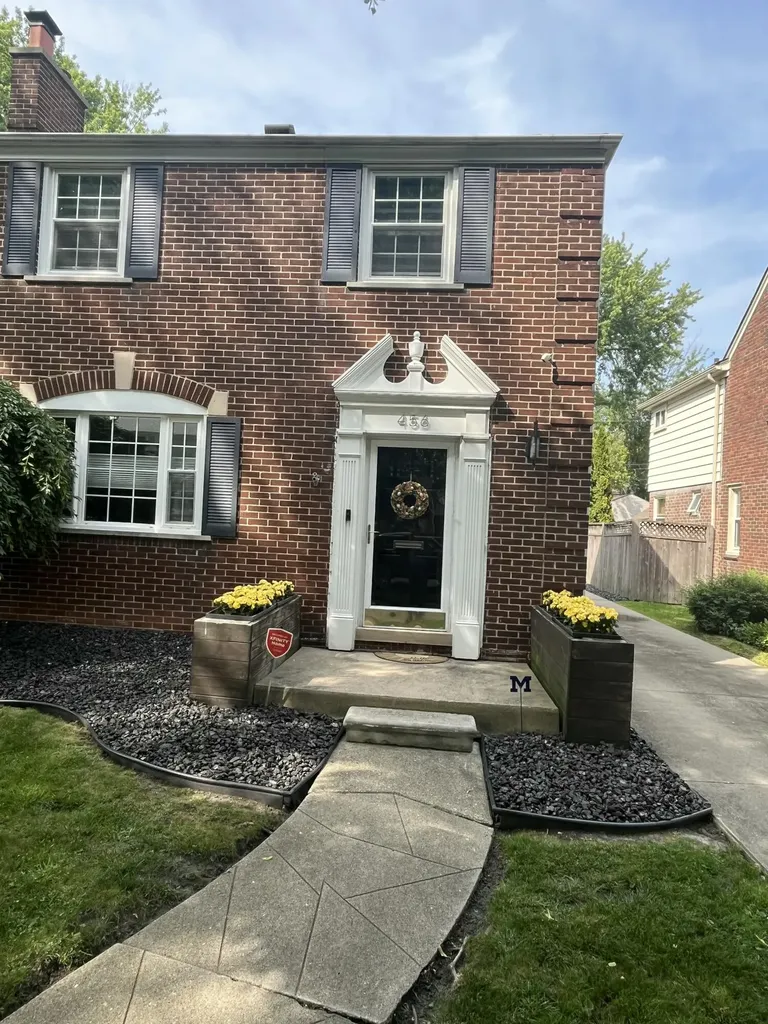 456 Manor Street Grosse Pointe Farms City MI 48236