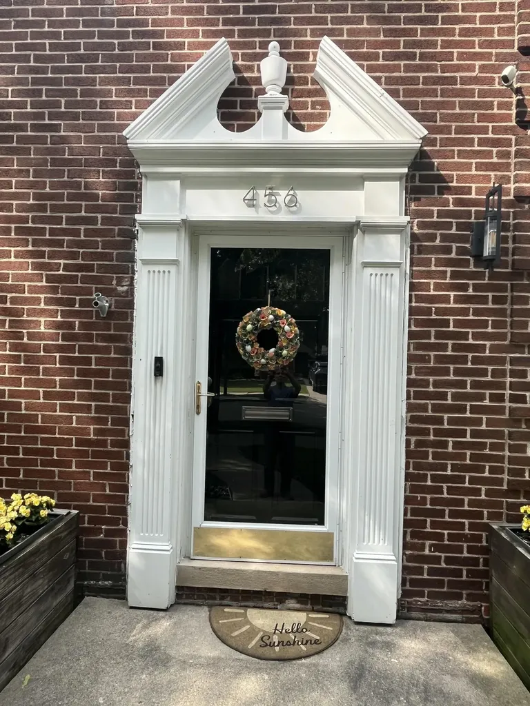 456 Manor Street Grosse Pointe Farms City MI 48236