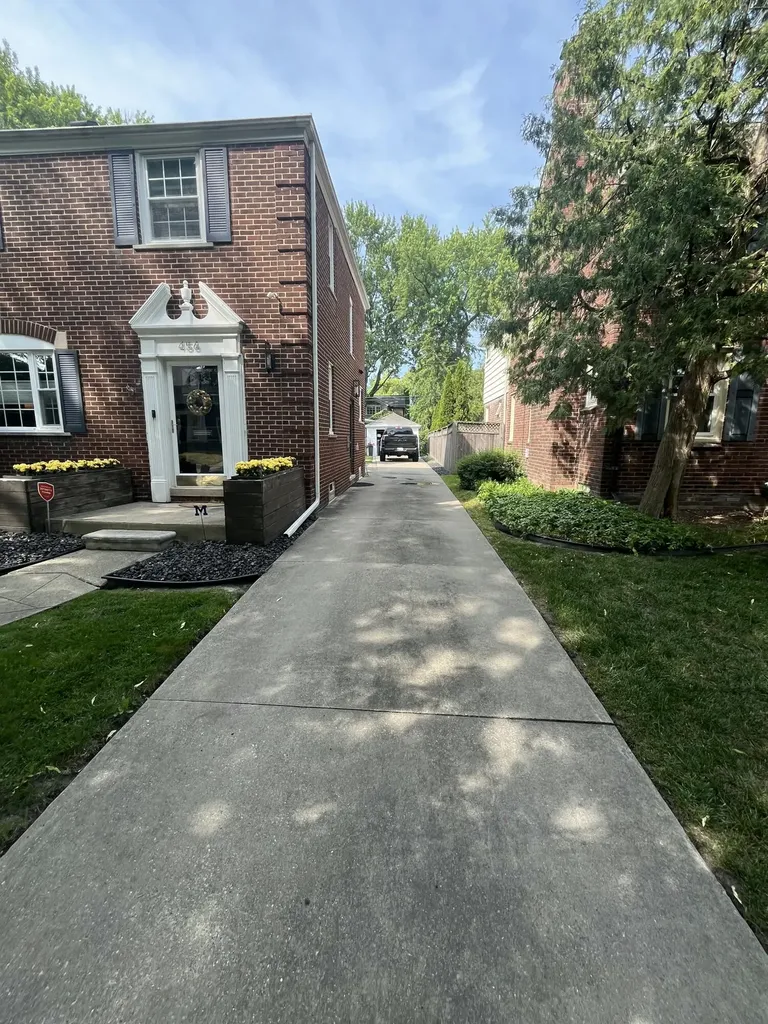 456 Manor Street Grosse Pointe Farms City MI 48236