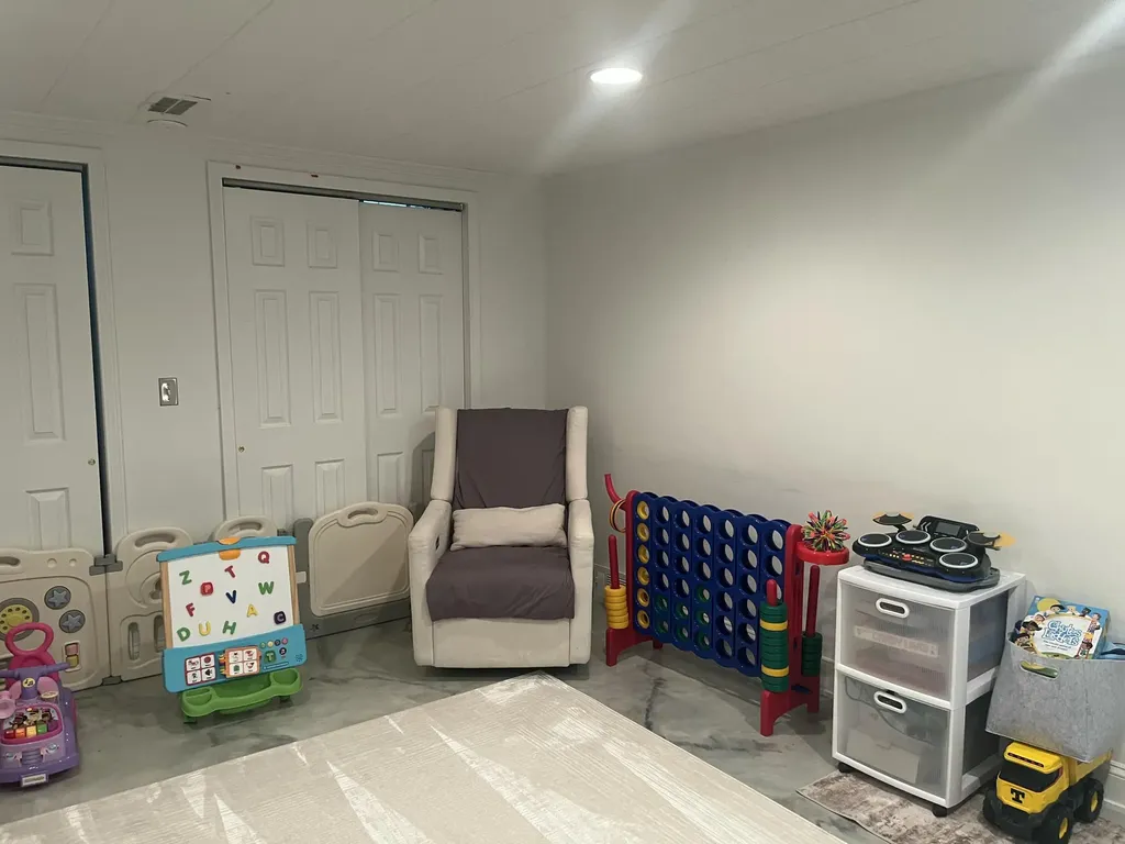 456 Manor Street Grosse Pointe Farms City MI 48236