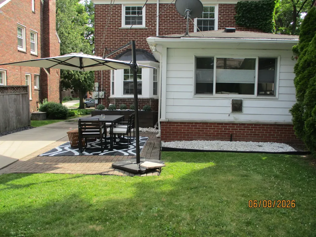 456 Manor Street Grosse Pointe Farms City MI 48236