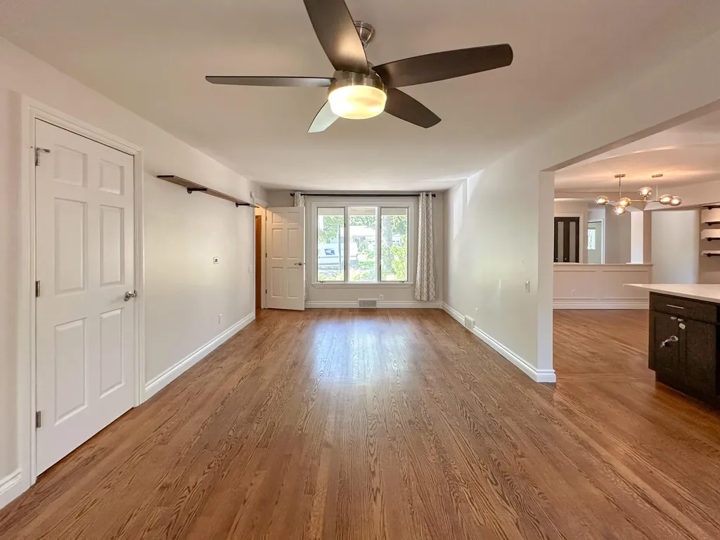 21203 River Road Grosse Pointe Woods City MI 48236