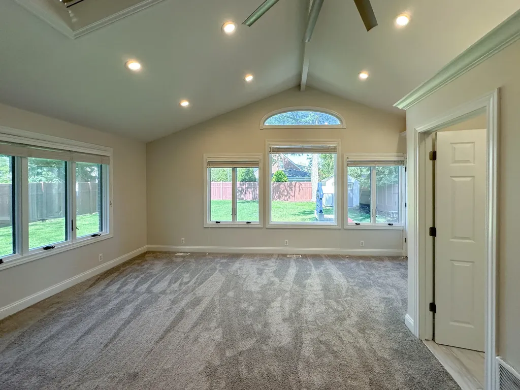 21203 River Road Grosse Pointe Woods City MI 48236