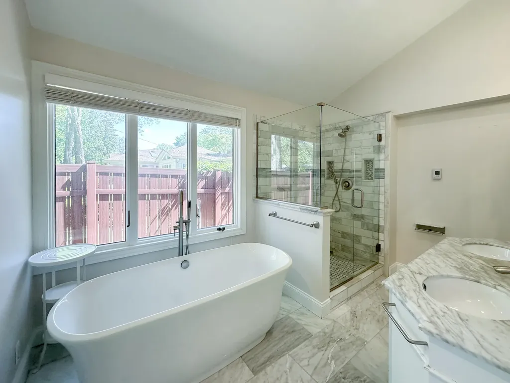 21203 River Road Grosse Pointe Woods City MI 48236