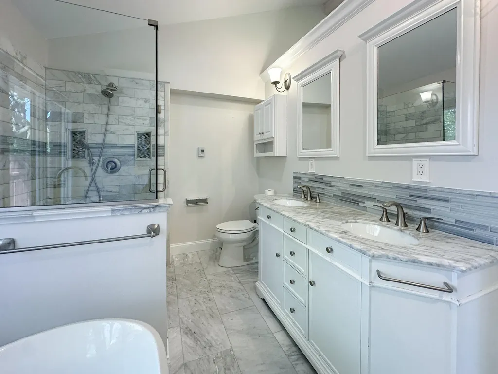 21203 River Road Grosse Pointe Woods City MI 48236