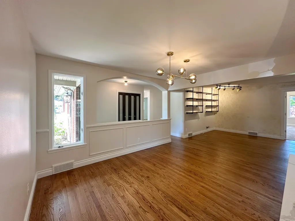 21203 River Road Grosse Pointe Woods City MI 48236