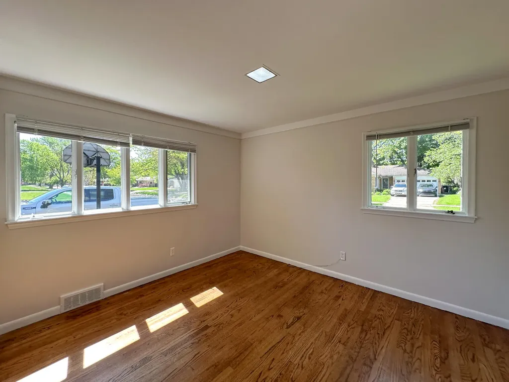 21203 River Road Grosse Pointe Woods City MI 48236