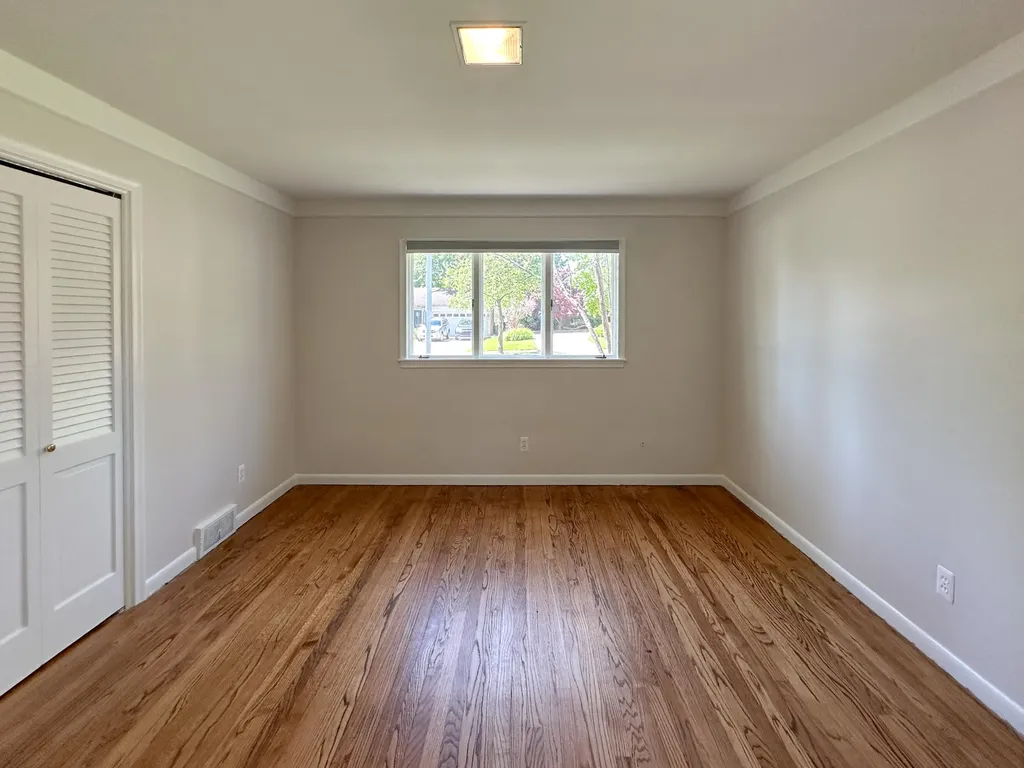 21203 River Road Grosse Pointe Woods City MI 48236