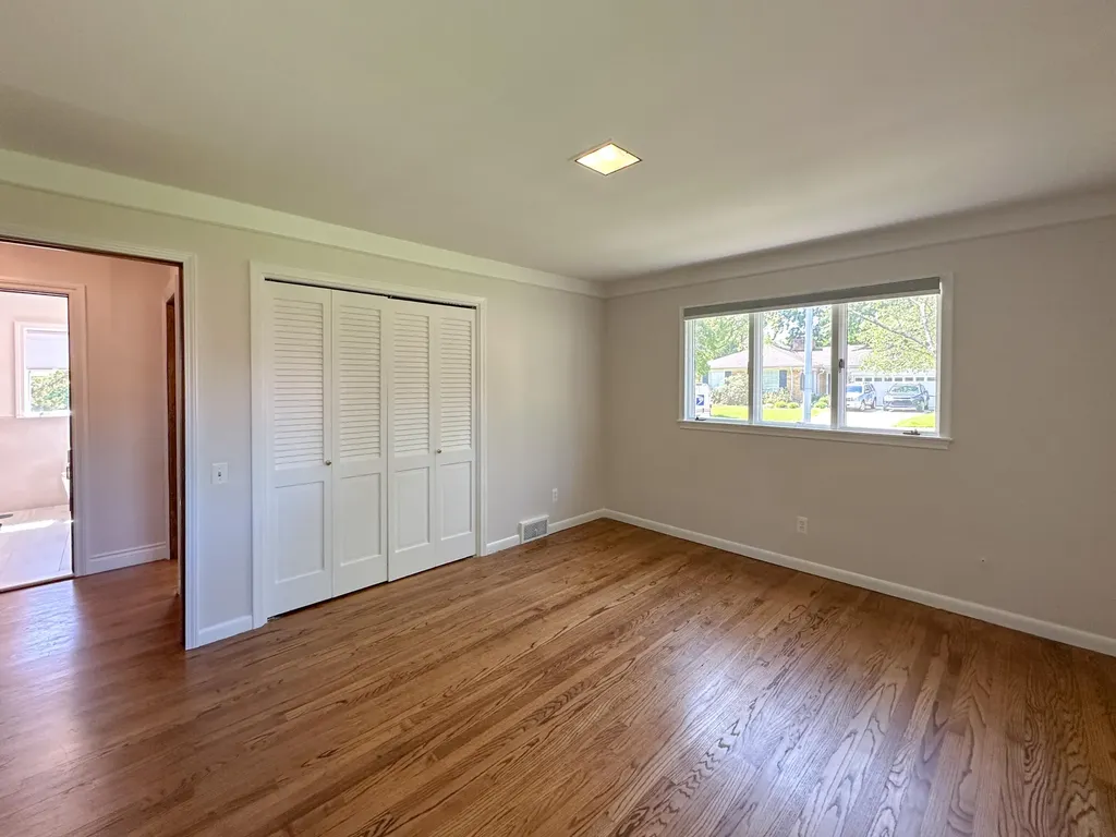 21203 River Road Grosse Pointe Woods City MI 48236