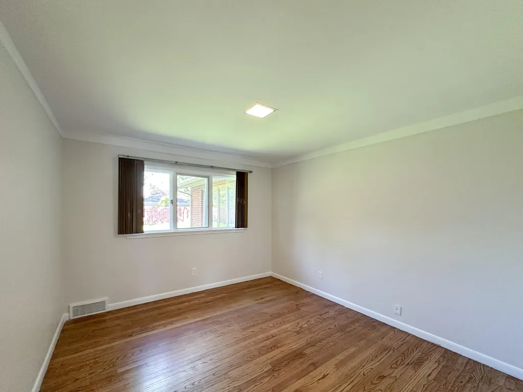 21203 River Road Grosse Pointe Woods City MI 48236