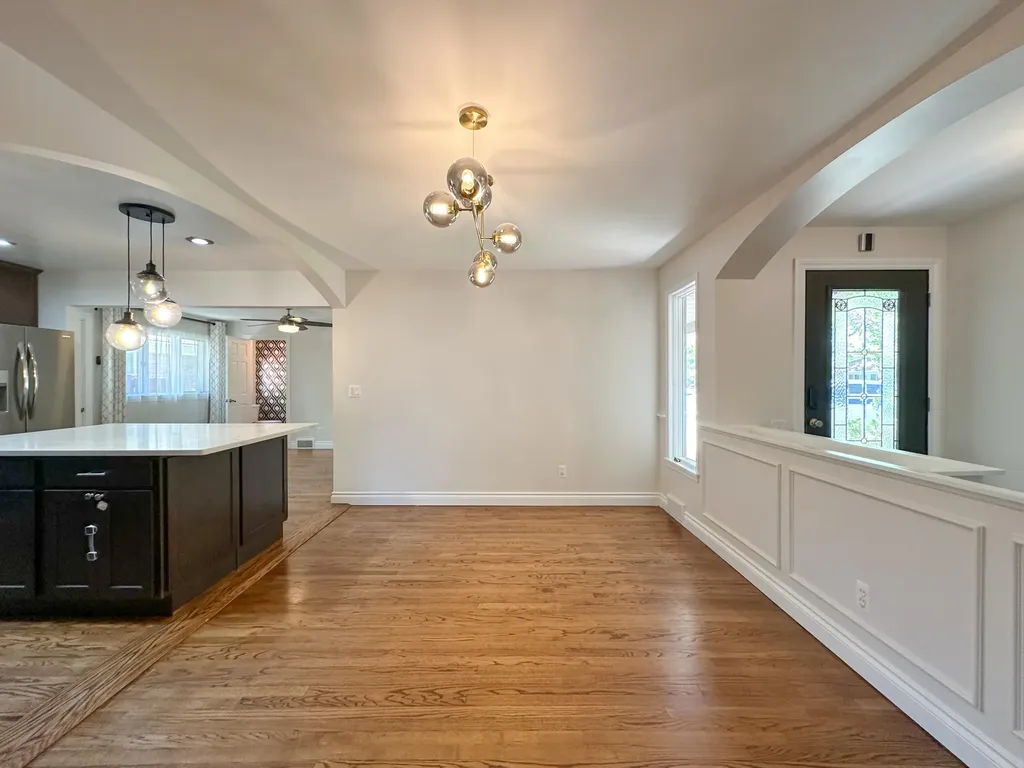 21203 River Road Grosse Pointe Woods City MI 48236