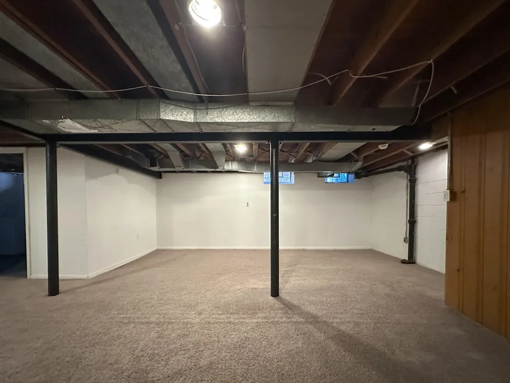21203 River Road Grosse Pointe Woods City MI 48236