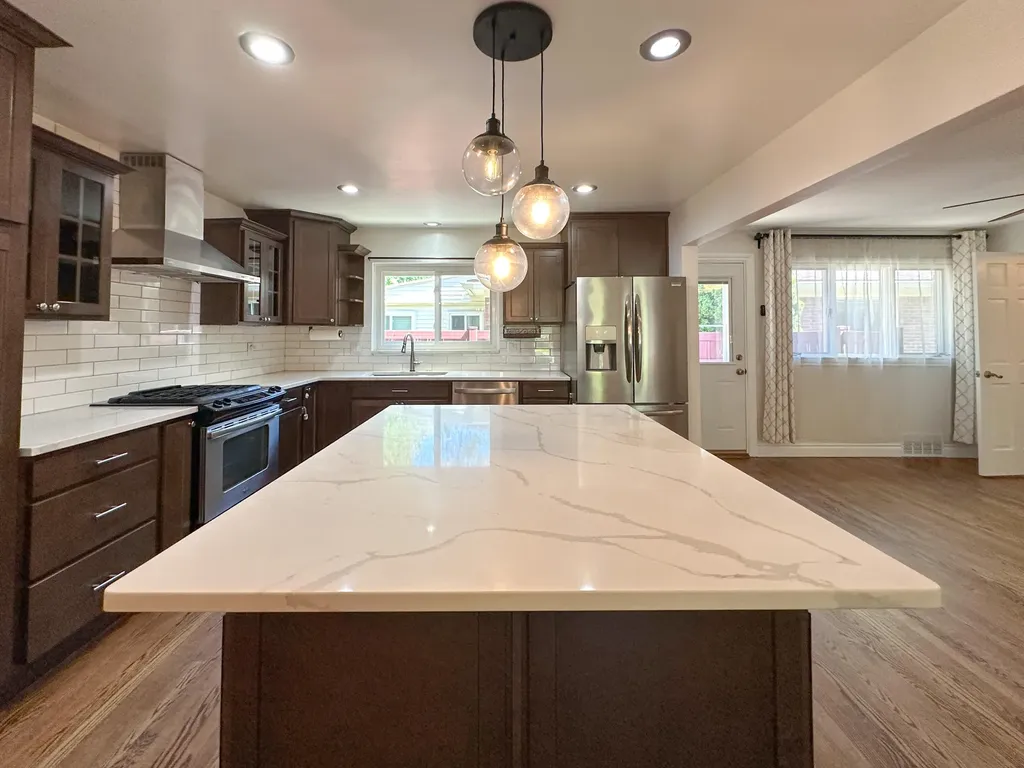 21203 River Road Grosse Pointe Woods City MI 48236