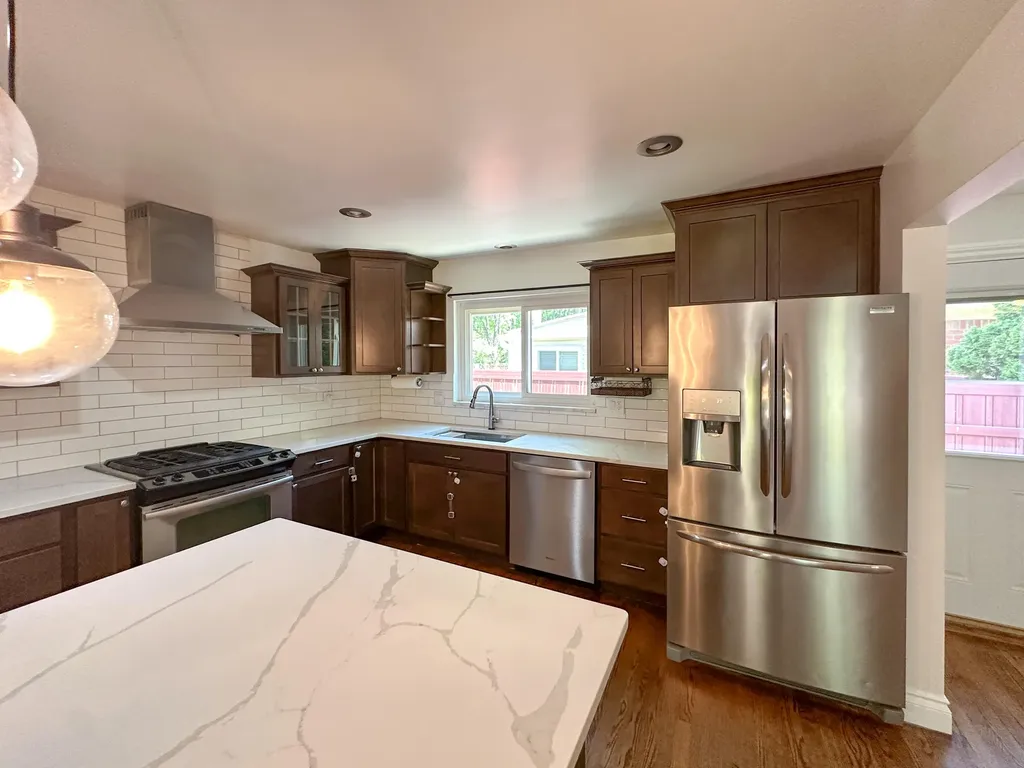 21203 River Road Grosse Pointe Woods City MI 48236