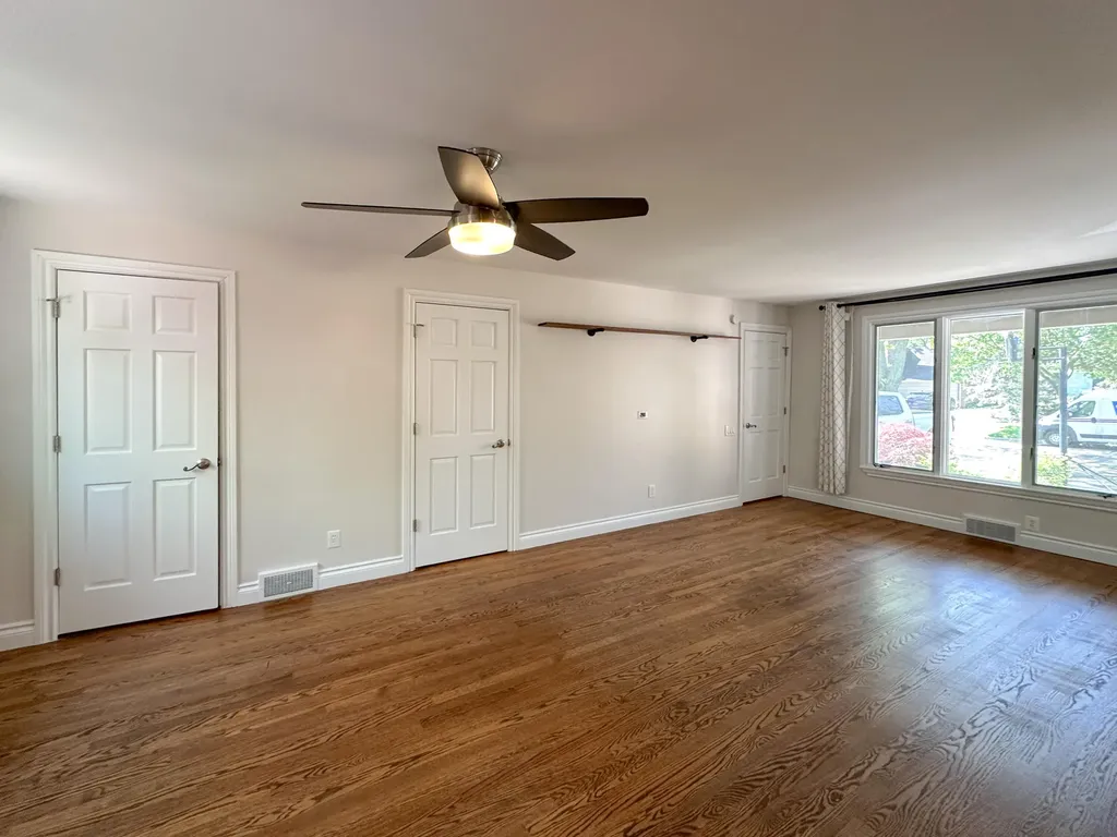 21203 River Road Grosse Pointe Woods City MI 48236