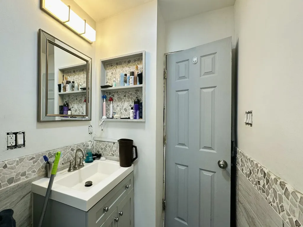 3505 Bendelow Road Rochester Hills City MI 48307