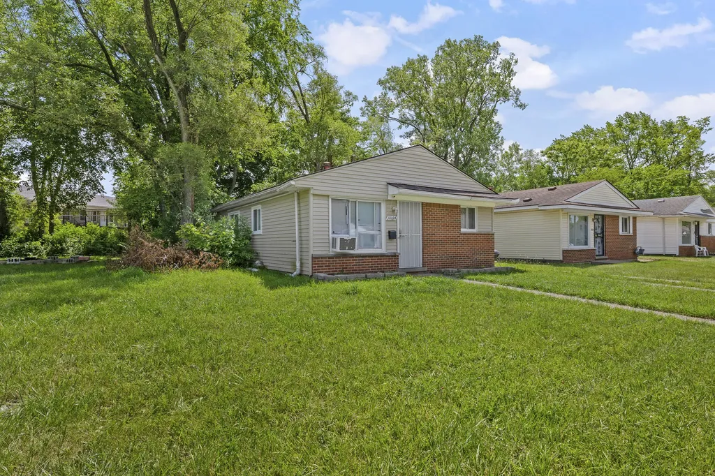 10028 Stahelin Avenue Detroit City MI 48228