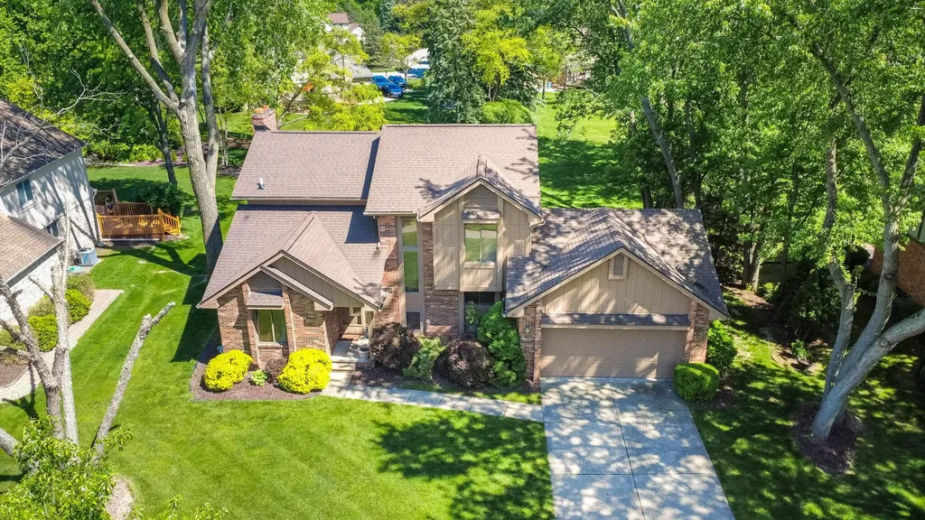6718 Forest Park Drive Troy City MI 48098