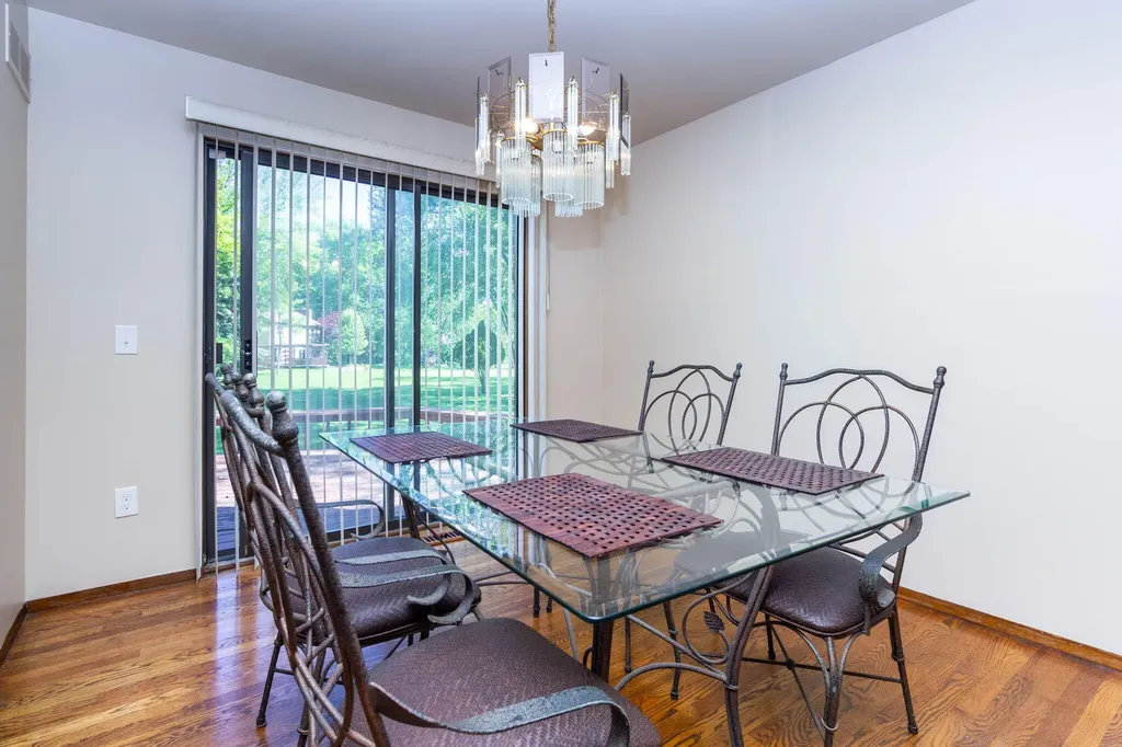 6718 Forest Park Drive Troy City MI 48098