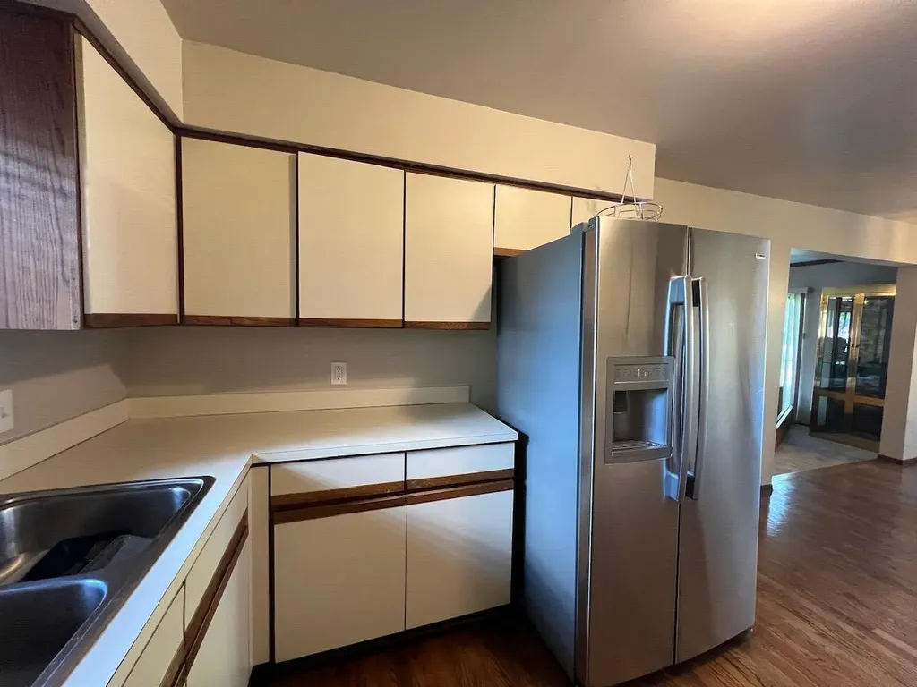 6718 Forest Park Drive Troy City MI 48098