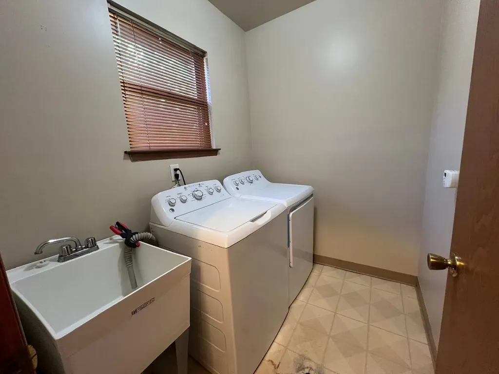 6718 Forest Park Drive Troy City MI 48098