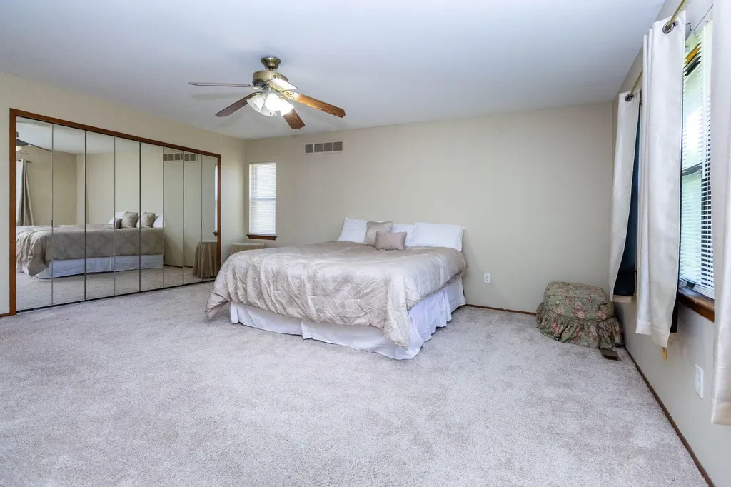 6718 Forest Park Drive Troy City MI 48098