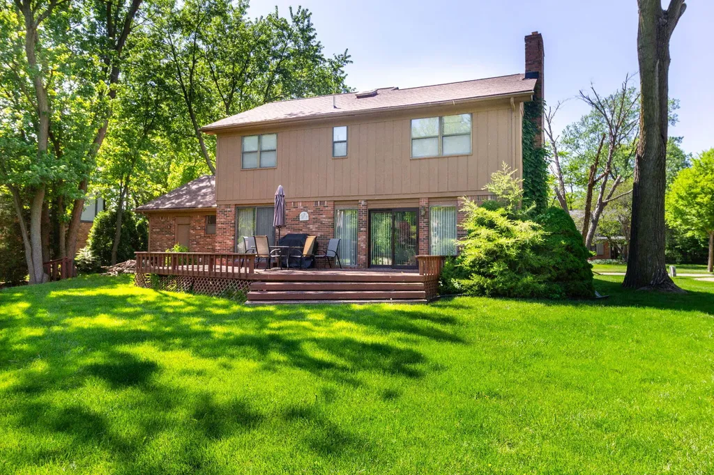 6718 Forest Park Drive Troy City MI 48098