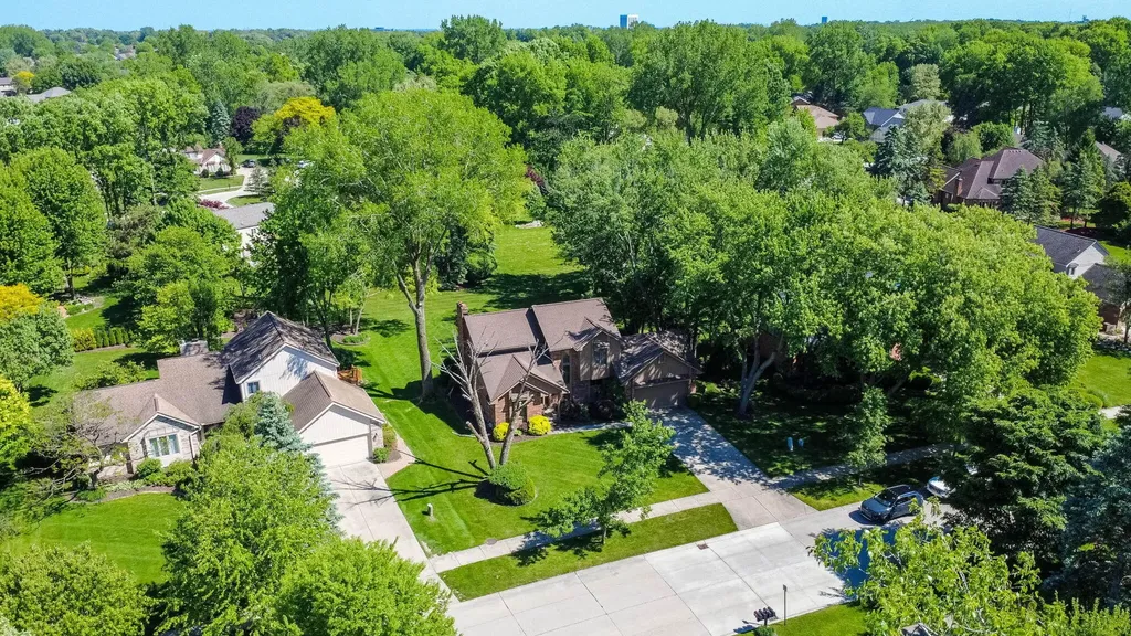 6718 Forest Park Drive Troy City MI 48098