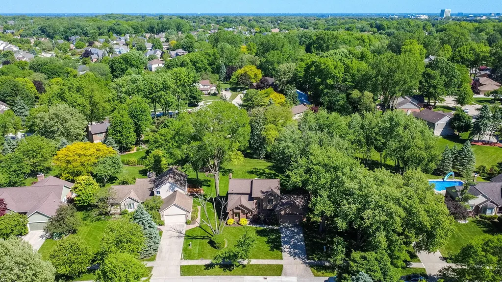 6718 Forest Park Drive Troy City MI 48098