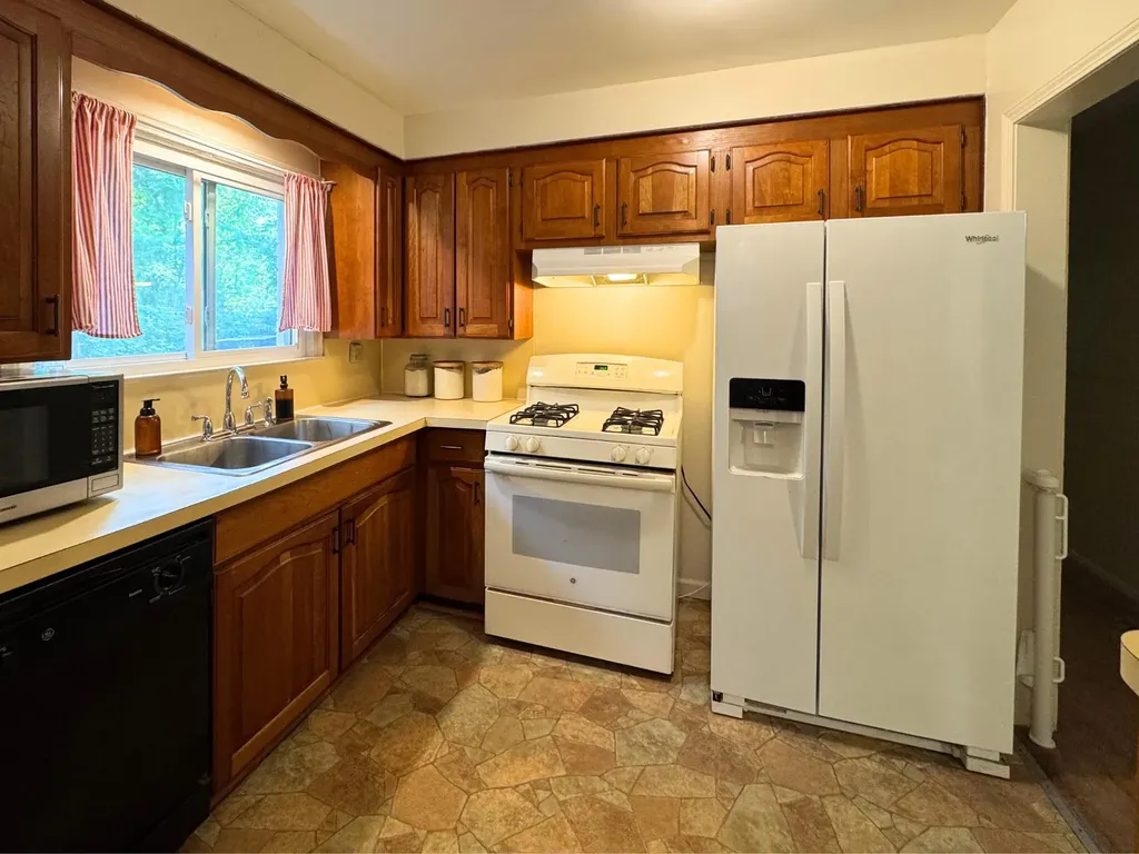 23591 Norcrest Drive Southfield City MI 48033