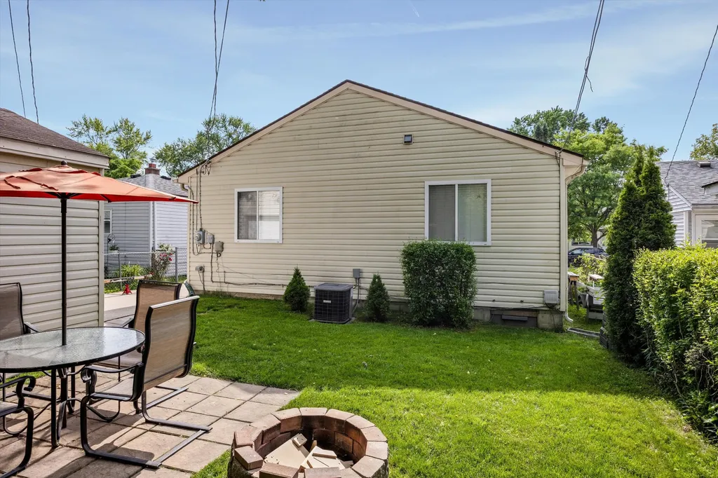23360 Pilgrim Avenue Hazel Park City MI 48030