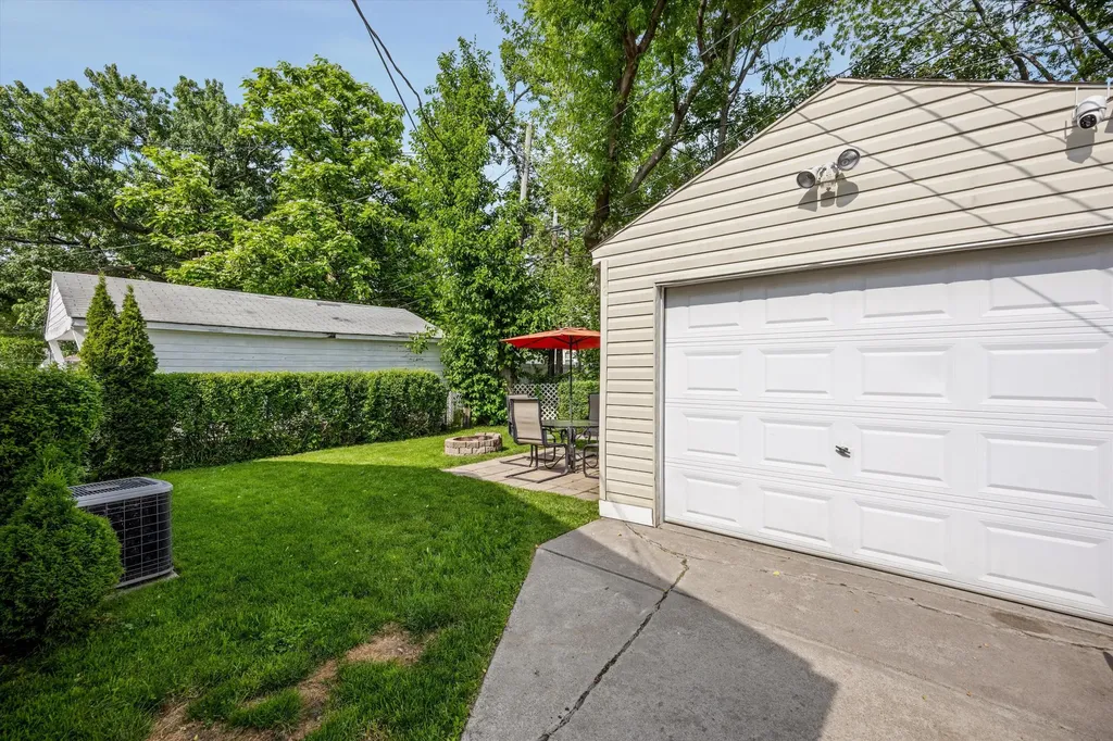 23360 Pilgrim Avenue Hazel Park City MI 48030