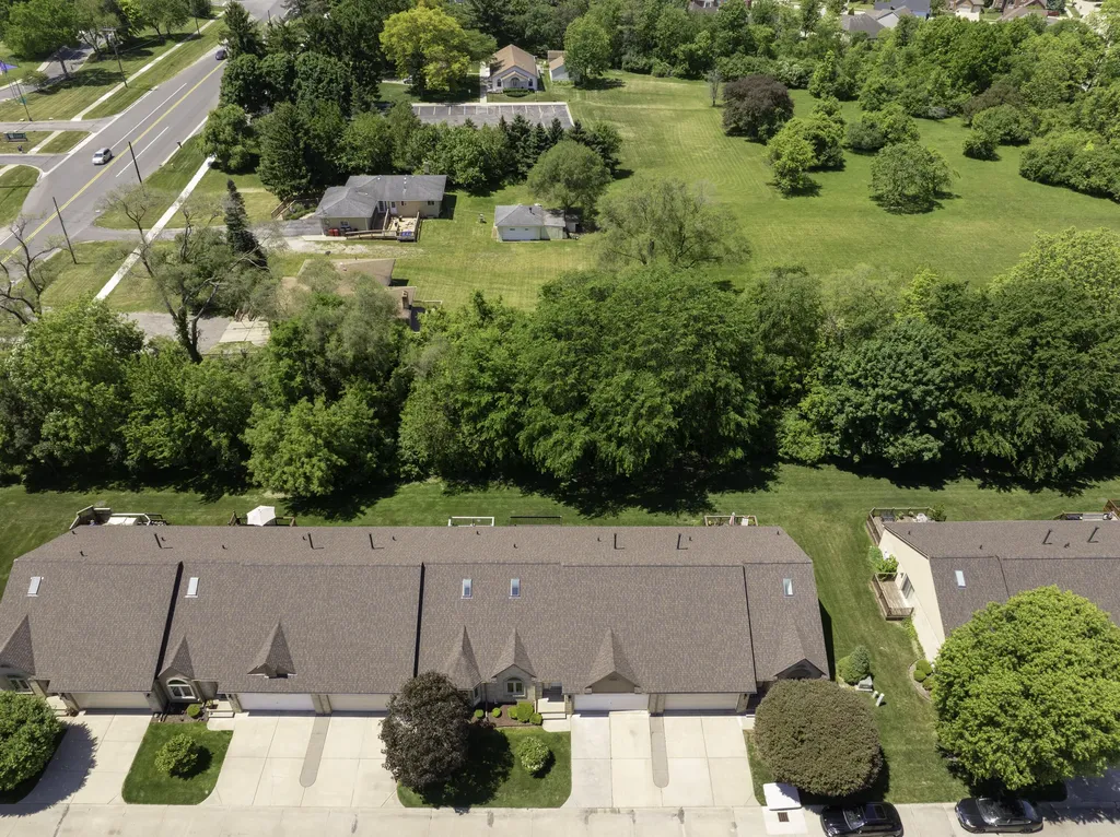 35907 Fierimonte Drive Clinton Charter Township MI 48035