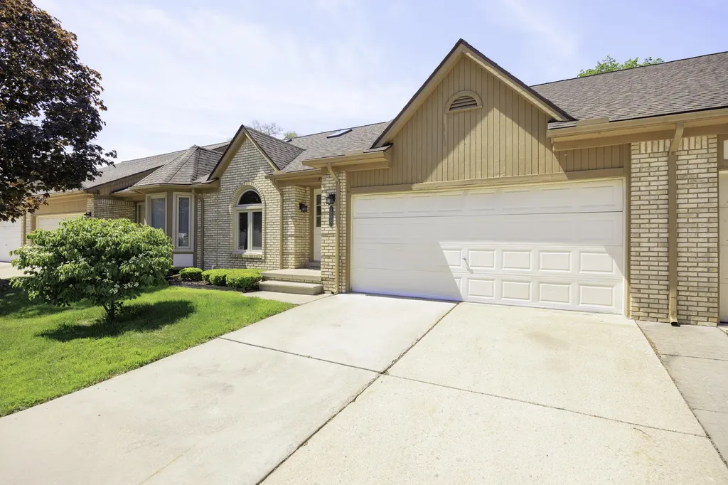 35907 Fierimonte Drive Clinton Charter Township MI 48035