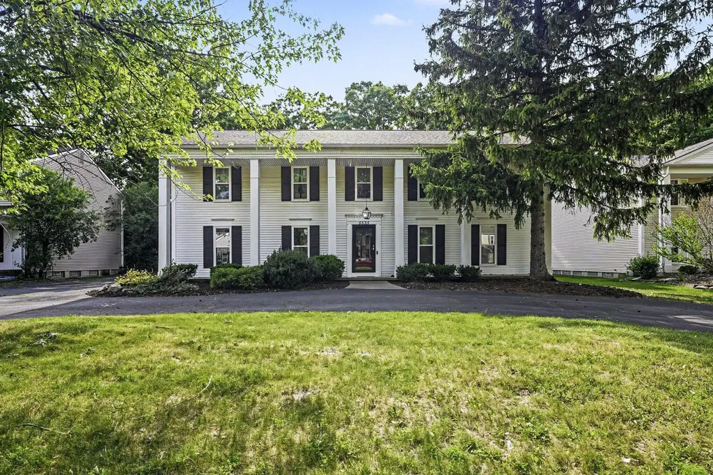 5535 S Piccadilly Circle West Bloomfield Charter Township MI 48322