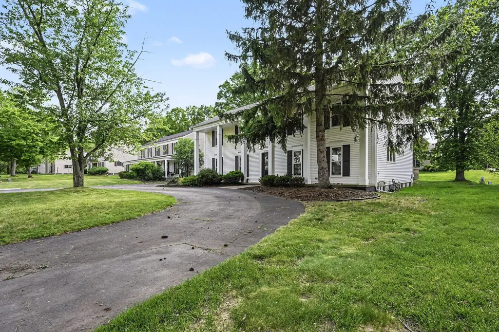 5535 S Piccadilly Circle West Bloomfield Charter Township MI 48322