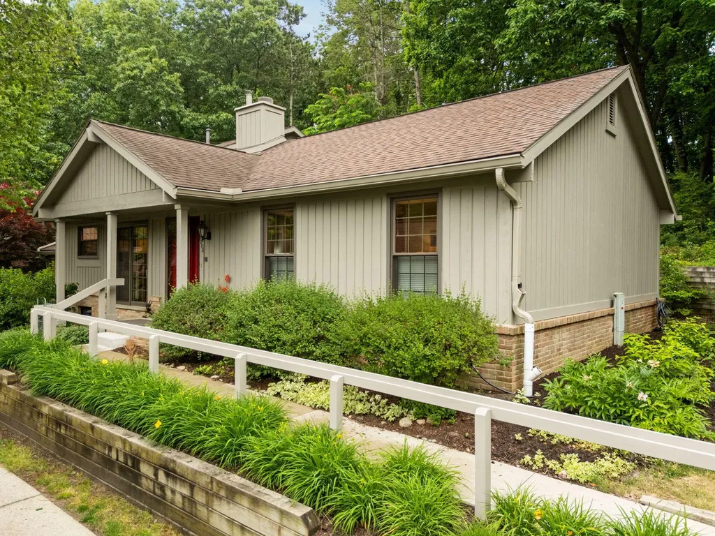 2202 Pine Grove Court Ann Arbor City MI 48103