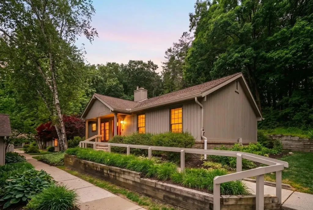 2202 Pine Grove Court Ann Arbor City MI 48103