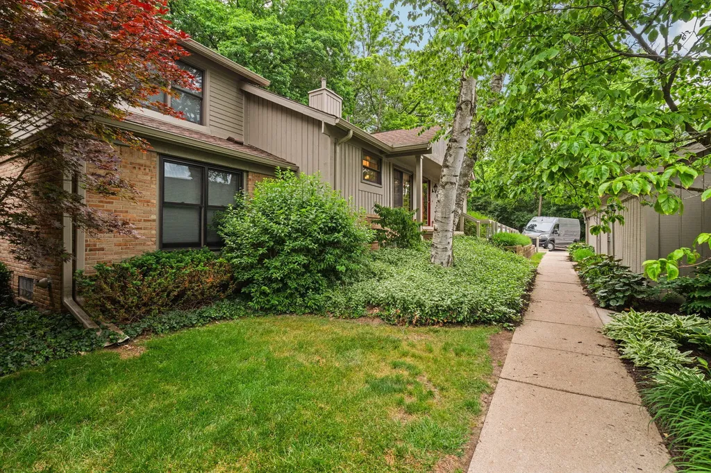 2202 Pine Grove Court Ann Arbor City MI 48103