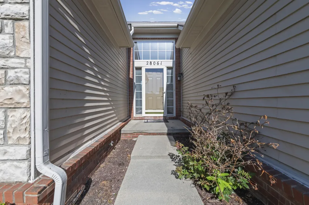 28061 Tremonte Drive Lyon Charter Township MI 48165