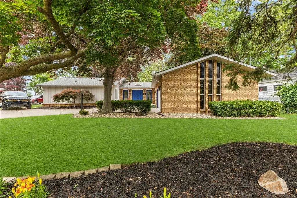 303 E Huron River Drive Van Buren Charter Township MI 48111