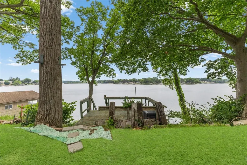 303 E Huron River Drive Van Buren Charter Township MI 48111