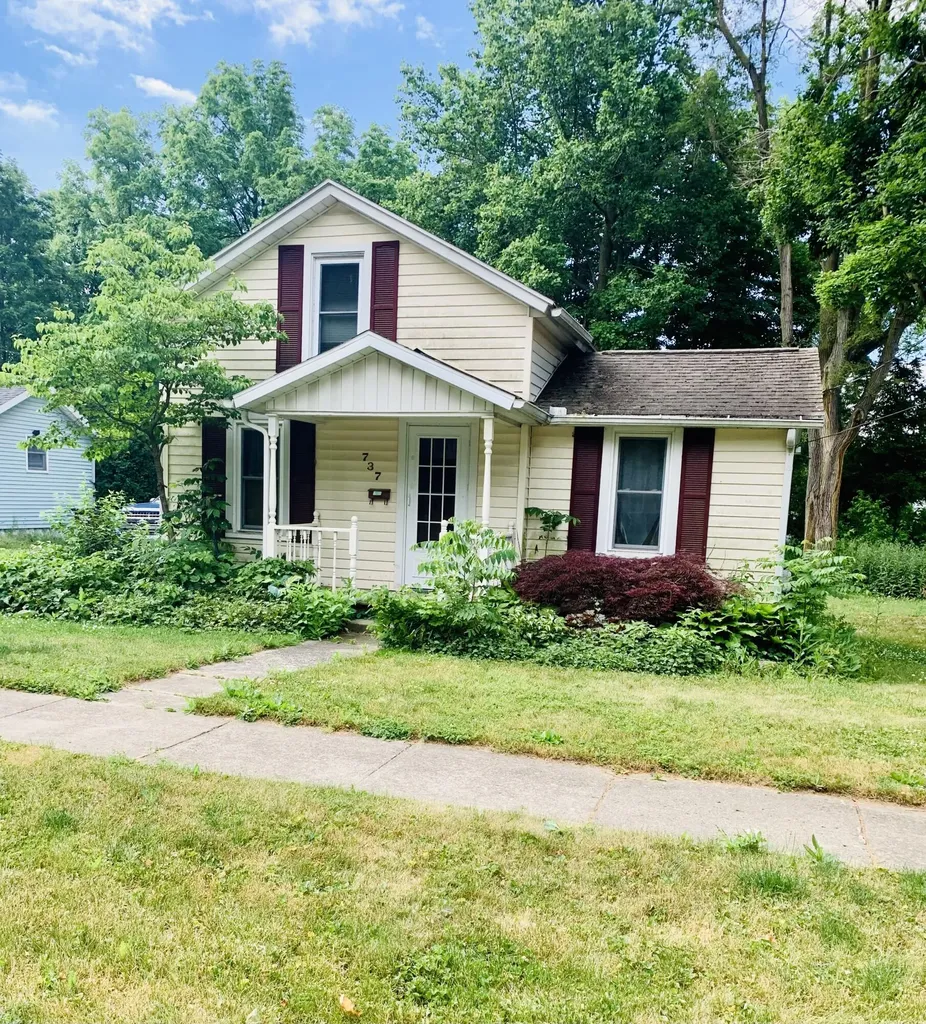 737 Saint Joseph Street Adrian City MI 49221