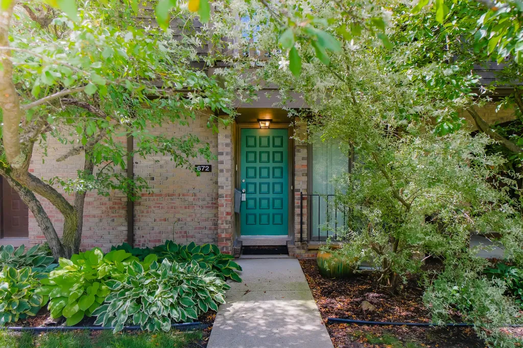 672 Greenhills Drive Ann Arbor City MI 48105