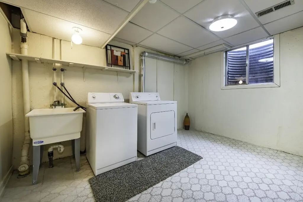 672 Greenhills Drive Ann Arbor City MI 48105